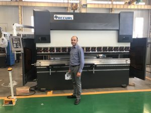 Iran klienttestmaskin i vår fabrik 1