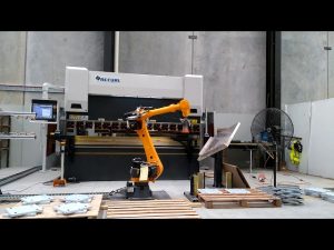Robotisk CNC Pressbroms för Robotic Bending Cell System